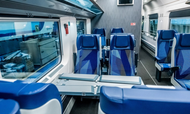 B&eacute;relt első oszt&aacute;ly&uacute; Intercity-kocsikkal pr&oacute;b&aacute;l jav&iacute;tani a M&Aacute;V a ny&aacute;ri balatoni forgalmon