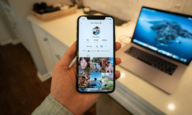 &Uacute;j szab&aacute;lyoz&aacute;st vezet be a TikTok a 18 &eacute;ven aluli felhaszn&aacute;l&oacute;knak