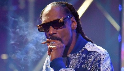 Snoop Doggy Dogg az eg&eacute;sz vil&aacute;got &aacute;tverte: esze &aacute;g&aacute;ban nincs leszokni a fűről