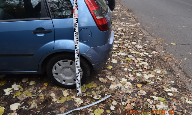 Nem siker&uuml;lt be&aacute;llni a B&uacute;zavir&aacute;g egyik parkol&oacute;j&aacute;ba, lez&uacute;zta a parkol&oacute; Fordot majd elhajtott