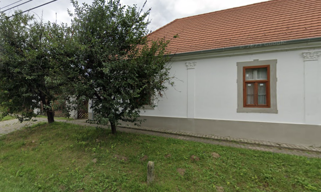 Koponya, &aacute;llkapocs &eacute;s combcsontokat tal&aacute;ltak a kőr&ouml;shegyi templom udvar&aacute;ban