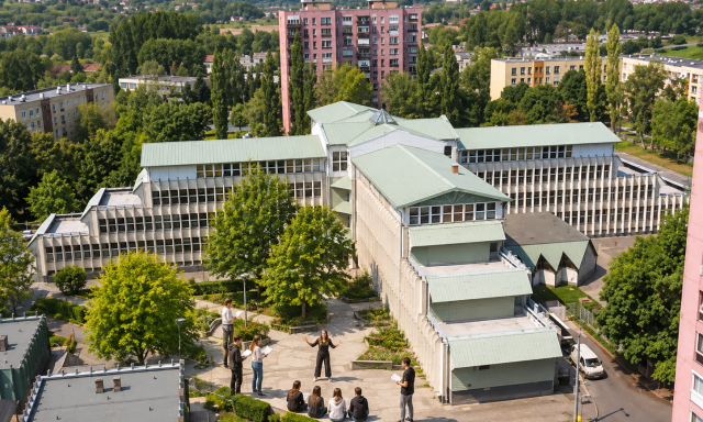 &Uacute;j lehetős&eacute;get k&iacute;n&aacute;l a Gyakorl&oacute; &ndash; Sz&iacute;n&eacute;szk&eacute;pz&eacute;s indul a k&ouml;vetkező tan&eacute;vtől