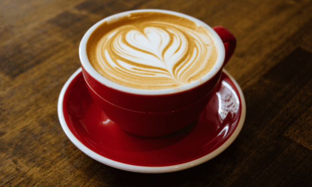 Szigor&iacute;t a miniszt&eacute;rium - V&aacute;ltoz&aacute;s j&ouml;n a k&aacute;v&eacute;kn&aacute;l a magyar boltokban