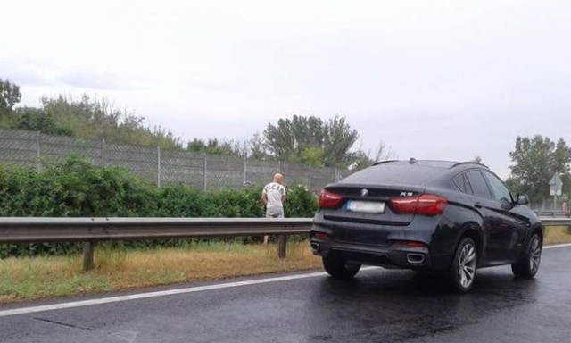 Ilyen amikor az M7-es aut&oacute;p&aacute;ly&aacute;n h&iacute;v a term&eacute;szet, de a k&ouml;vetkező lehajt&oacute; t&uacute;l messze van
