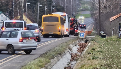 K&eacute;t aut&oacute; karambolozott a kaposv&aacute;ri Guba S&aacute;ndor utc&aacute;ban