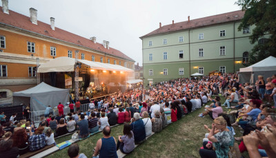 10 &eacute;ves a kaposv&aacute;ri Vigass&aacute;gok tere, ahol 5 &eacute;ve volt utolj&aacute;ra vigass&aacute;g