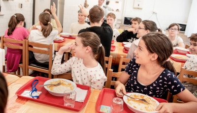 Okt&oacute;bertől k&eacute;tf&eacute;le men&uuml; k&ouml;z&uuml;l v&aacute;laszthatnak a kaposv&aacute;ri di&aacute;kok a menz&aacute;n