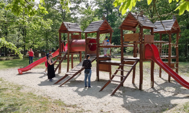 Lez&aacute;rt&aacute;k a kasz&oacute;i erdei j&aacute;tsz&oacute;teret