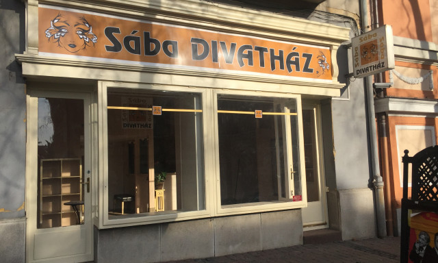 Napi &uacute;j &uuml;zlet rovat - Divath&aacute;z ny&iacute;lik a Kossuth Lajos utc&aacute;ban