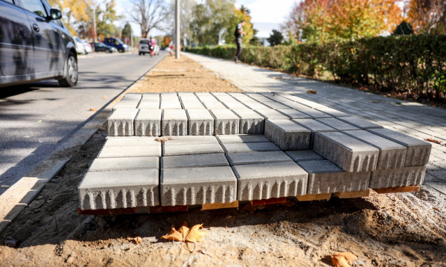 Meg&uacute;jult a dimbes-dombos j&aacute;rda a J&oacute;kai ligetn&eacute;l