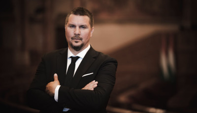 Nagy Ervin: K&ouml;telező kompetenciam&eacute;r&eacute;st vezetnek be a sz&iacute;nh&aacute;zigazgat&oacute;k k&ouml;r&eacute;ben