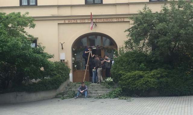 Egy vir&aacute;gk&ouml;tő veszett el a Katolikus gimi fi&uacute;csapat&aacute;ban