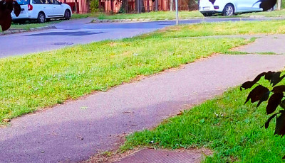 &bdquo;Csak azt hallottam, hogy sik&iacute;tanak&rdquo; &ndash; akn&aacute;ba zuhant k&eacute;t kisl&aacute;ny Kaposv&aacute;ron, az anyuka szerint senki nem v&aacute;llalja a felelőss&eacute;get