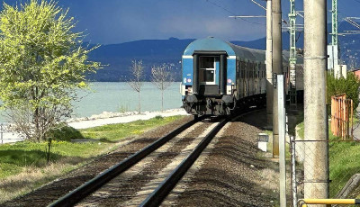 A m&aacute;sodik ny&aacute;ri h&eacute;tv&eacute;g&eacute;n is &ouml;sszeomlott a M&Aacute;V a Balatonn&aacute;l