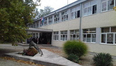 38 gyerek lett rosszul egy nagykanizsai iskol&aacute;ban, mentőhelikopter is &eacute;rkezett