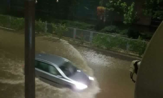 &Aacute;rv&iacute;z a Berzsenyi utc&aacute;ban, be&aacute;zott &uuml;zletek a belv&aacute;rosban - Sz&eacute;tszedte a v&aacute;rost a hajnali vihar