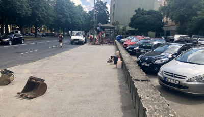 Lez&aacute;rtak egy buszmeg&aacute;ll&oacute;t a Honv&eacute;d utc&aacute;ban - Neh&eacute;zkes a felsz&aacute;ll&aacute;s a buszokra