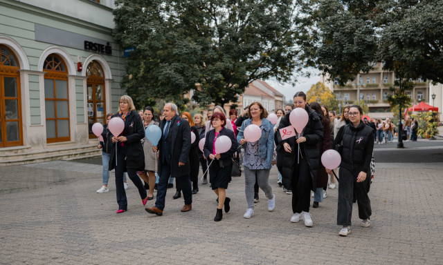K&ouml;z&ouml;s s&eacute;t&aacute;val h&iacute;vt&aacute;k fel a figyelmet a mellr&aacute;kszűr&eacute;sek fontoss&aacute;g&aacute;ra Kaposv&aacute;ron - GAL&Eacute;RIA