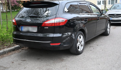 Megh&uacute;zott egy Fordot, majd elh&uacute;zott - a rendőrs&eacute;g szemtan&uacute;kat keres