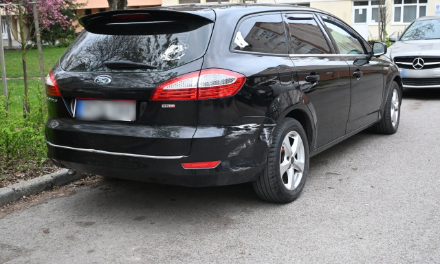 Megh&uacute;zott egy Fordot, majd elh&uacute;zott - a rendőrs&eacute;g szemtan&uacute;kat keres