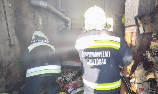 Tűz volt egy nagybajomi lak&oacute;h&aacute;z kaz&aacute;nh&aacute;z&aacute;ban
