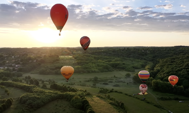 P&aacute;ratlan dr&oacute;nfelv&eacute;telek a Kaposv&aacute;r felett lebegő hől&eacute;gballonokr&oacute;l - VIDE&Oacute;