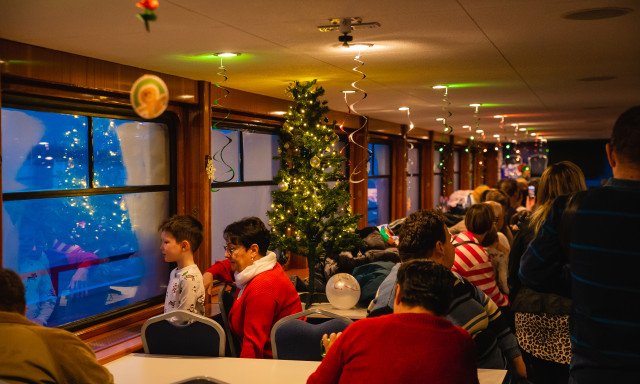 &Uuml;nnepi gyerekhaj&oacute;k indulnak Mikul&aacute;skor Si&oacute;fokr&oacute;l &eacute;s Balatonf&uuml;redről