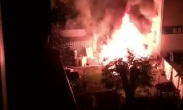 Hatalmas l&aacute;ngok csaptak fel a Horg&aacute;szcentrumn&aacute;l Kaposv&aacute;ron &ndash; VIDE&Oacute;
