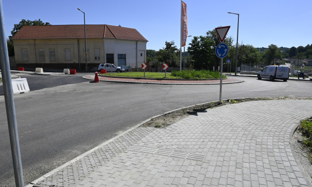Nem mindenkinek egy&eacute;rtelmű az &uacute;j Baross G&aacute;bor - B&eacute;la Kir&aacute;ly utca k&ouml;rforgalom haszn&aacute;lata