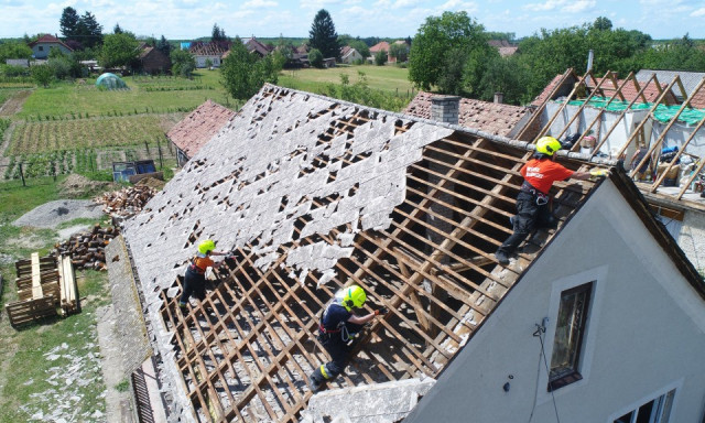 Az elm&uacute;lt t&iacute;z &eacute;v legdr&aacute;g&aacute;bb viharszezonja volt az idei