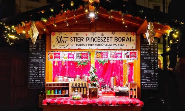 Id&eacute;n is tal&aacute;ltok majd &aacute;rusokat akik nyitva lesznek kar&aacute;csonykor a Kossuth t&eacute;ren