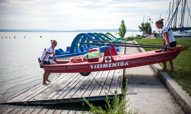 M&aacute;r tizenh&aacute;rman fulladtak bele id&eacute;n a Balatonba