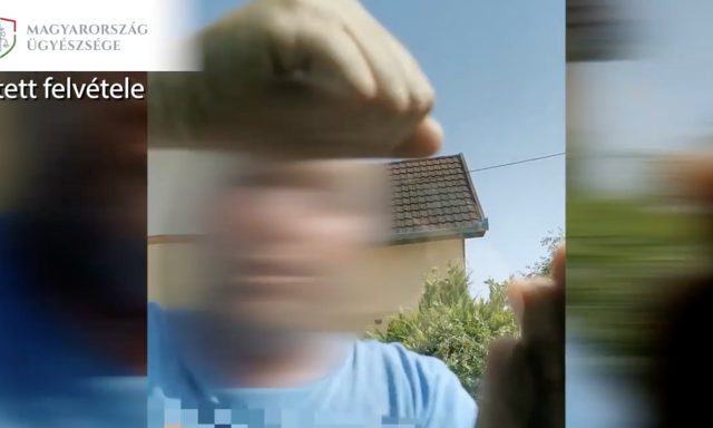 R&aacute;t&aacute;madtak egy női sofőrre Si&oacute;fokon, let&ouml;rt&eacute;k a t&uuml;kr&eacute;t, &uuml;t&ouml;tt&eacute;k az ablak&aacute;t - VIDE&Oacute;