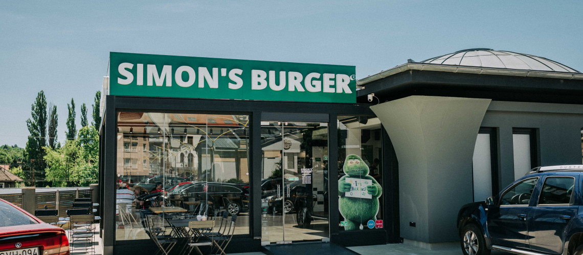Visszan&eacute;zt&uuml;nk a kaposv&aacute;ri Simon&rsquo;s Burgerbe: a hype nem m&uacute;lt el, sőt &uacute;j kedvencek is sz&uuml;lettek