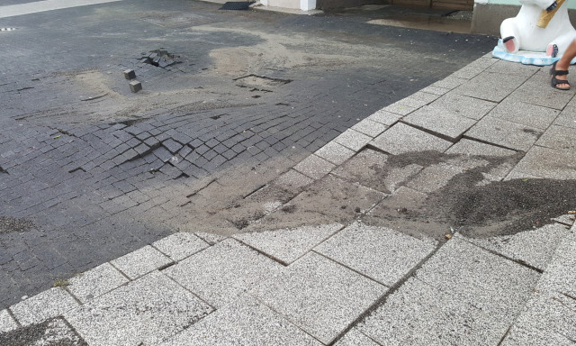 Romokban a Kossuth t&eacute;r - &Oacute;ri&aacute;si k&aacute;rokat okozott a tegnapi vihar