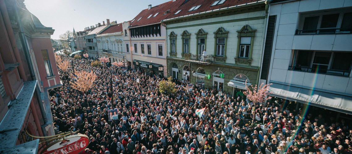 A Sz&eacute;chenyi t&eacute;rn&eacute;l tartott besz&eacute;det Magyar P&eacute;ter &ndash; GAL&Eacute;RIA