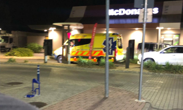 Felnyomt&aacute;k a mentős&ouml;ket ami&eacute;rt a McDriveban v&aacute;rakoztak, csattan&oacute;s v&aacute;laszt adott az OMSZ