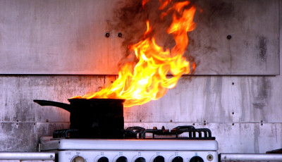 Tűzhelyen felejtett &eacute;tel gyulladt meg h&eacute;tfőn egy nagybajomi csal&aacute;di h&aacute;zban