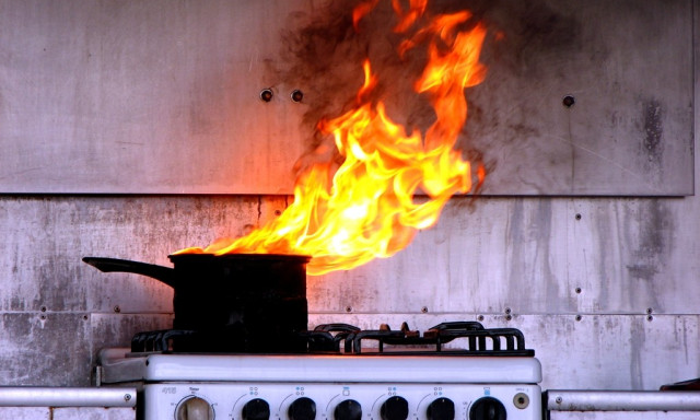 Tűzhelyen felejtett &eacute;tel gyulladt meg h&eacute;tfőn egy nagybajomi csal&aacute;di h&aacute;zban