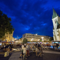 Elkergette az eső a fiatalokat a Kossuth térről - GALÉRIA