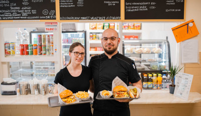 &Uacute;j &eacute;let k&ouml;lt&ouml;z&ouml;tt a volt S&Aacute;&Eacute;V-telep b&uuml;f&eacute;j&eacute;be &ndash; Megk&oacute;stoltuk a Kapos B&uuml;f&eacute; burger&eacute;t