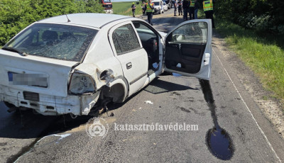 &Aacute;rokba csap&oacute;dott, majd onnan vissza az &uacute;tra egy aut&oacute; a 68-as fő&uacute;ton