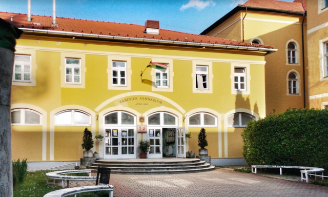 K&ouml;zel k&eacute;tsz&aacute;zan ker&uuml;ltek hat&oacute;s&aacute;gi karant&eacute;nba a T&aacute;ncsicsb&oacute;l