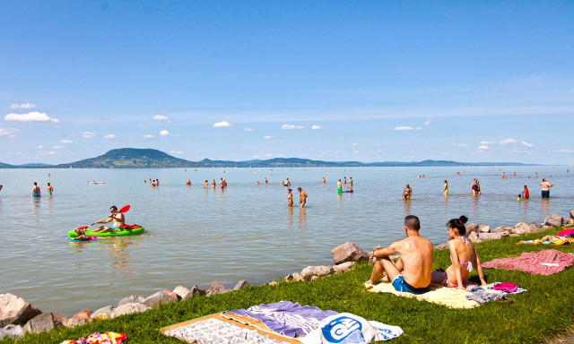 Hello ny&aacute;r! V&eacute;detts&eacute;gi igazolv&aacute;ny n&eacute;lk&uuml;l is mehet&uuml;nk a Balatonra