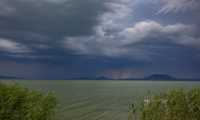 Meghalt egy f&eacute;rfi Als&oacute;&ouml;rsn&eacute;l a Balatonban