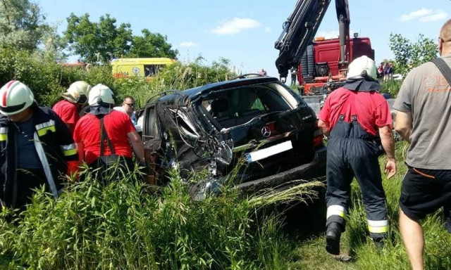 Cs&uacute;nya baleset Fony&oacute;don - Vonat &uuml;tk&ouml;z&ouml;tt terepj&aacute;r&oacute;val