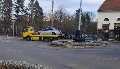 Lefoglalta a rendőrs&eacute;g a Kaposv&aacute;ron sz&aacute;guldoz&oacute; sofőr BMW-j&eacute;t