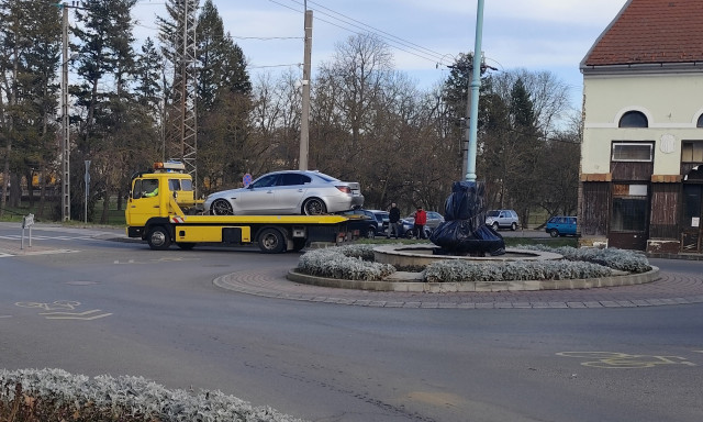 Lefoglalta a rendőrs&eacute;g a Kaposv&aacute;ron sz&aacute;guldoz&oacute; sofőr BMW-j&eacute;t