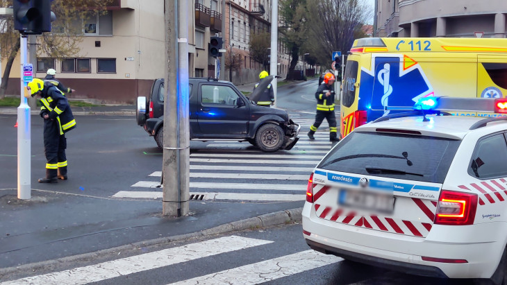 Így festett a szombati baleset a Plázánál