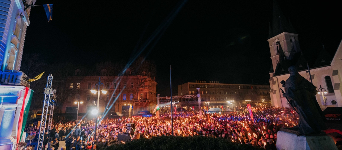 A Kossuth t&eacute;ren tartott besz&eacute;det Orb&aacute;n Viktor, &uacute;j orsz&aacute;gj&aacute;r&aacute;s&aacute;nak első &aacute;llom&aacute;s&aacute;n - GAL&Eacute;RIA